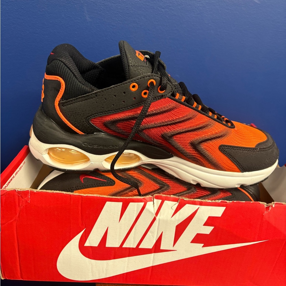 Nike Men's Athletic Shoes in Black and Orange